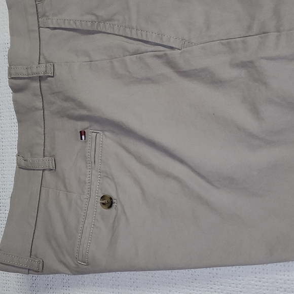 Tommy Hilfiger Embroidered Logo Flat Front Sz 38 Shorts - Picture 2 of 9